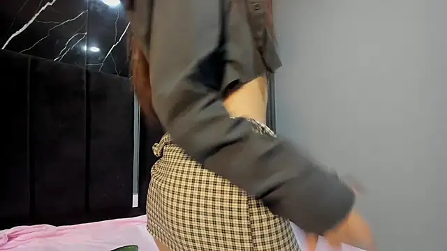 LunaSmithly online show from February 2026 02:34:01 PM