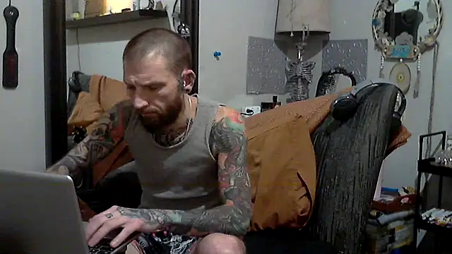 Snapshot of F_D_R_ chatting on February 2026 04:32:01 AM F D R online show from February 2026 04:32:01 AM