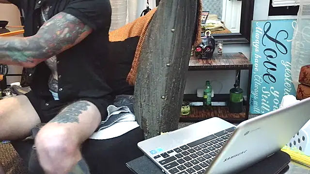 Snapshot of F_D_R_ chatting on May 2026 07:15:01 AM F D R online show from May 2026 07:15:01 AM