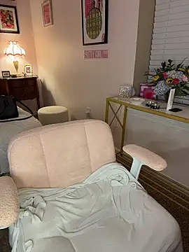 Snapshot of mooviebaby chatting on April 2026 03:41:01 AM mooviebaby online show from April 2026 03:41:01 AM