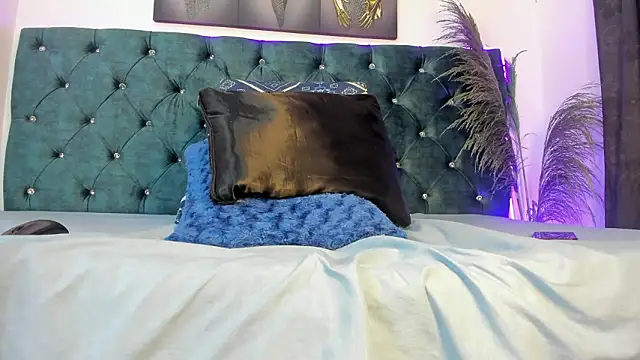 Snapshot of Roxanna_0 chatting on March 2026 12:00:02 PM Roxanna 0 online show from March 2026 12:00:02 PM