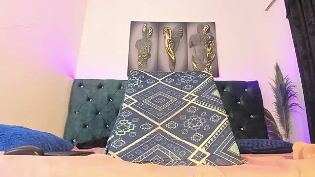 Snapshot of Roxanna_0 chatting on April 2026 12:01:01 PM Roxanna 0 online show from April 2026 12:01:01 PM