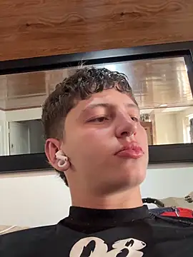 ARON LUXX online show from March 2026 08:26:02 PM