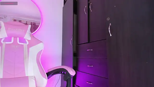 Snapshot of isabellalovestory chatting on April 2026 07:08:01 AM isabellalovestory online show from April 2026 07:08:01 AM