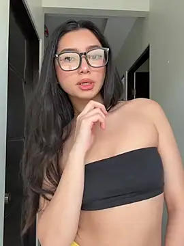 Chinicr18 online show from April 2026 07:40:02 PM