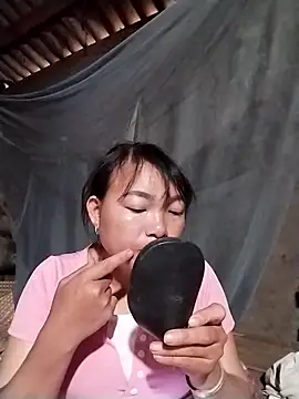 Snapshot of vivi1889 chatting on April 2026 05:27:02 AM vivi1889 online show from April 2026 05:27:02 AM