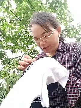 Snapshot of vivi1889 chatting on April 2026 12:57:02 AM vivi1889 online show from April 2026 12:57:02 AM