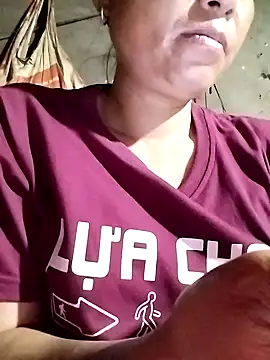 Snapshot of vivi1889 chatting on April 2026 12:47:01 PM vivi1889 online show from April 2026 12:47:01 PM