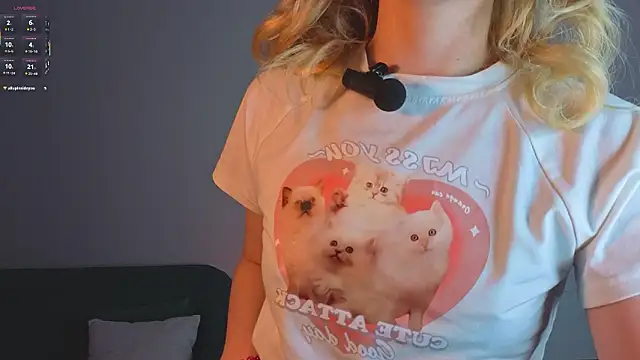 Snapshot of LollyBaby4u chatting on March 2026 02:39:02 AM LollyBaby4u online show from March 2026 02:39:02 AM