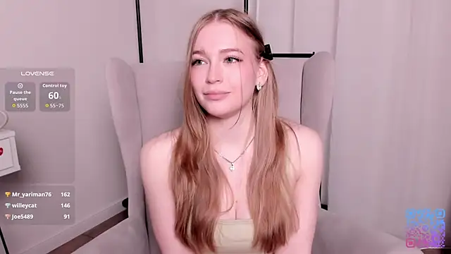 Snapshot of RowenaIanniello chatting on March 2026 11:38:01 PM RowenaIanniello online show from March 2026 11:38:01 PM