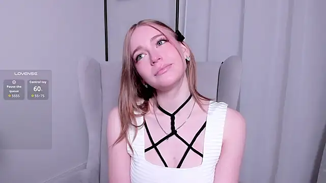 Snapshot of RowenaIanniello chatting on April 2026 12:19:01 AM RowenaIanniello online show from April 2026 12:19:01 AM