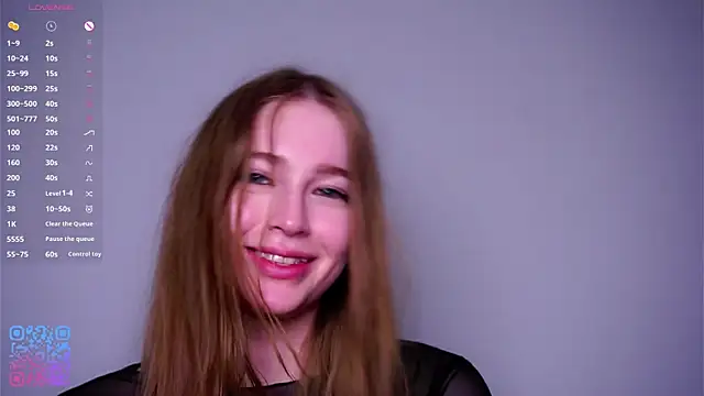 Snapshot of RowenaIanniello chatting on April 2026 04:31:02 PM RowenaIanniello online show from April 2026 04:31:02 PM