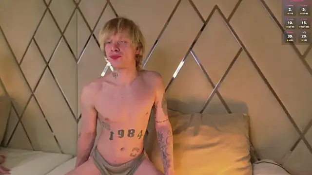 Snapshot of RyanRife chatting on April 2026 08:18:01 PM RyanRife online show from April 2026 08:18:01 PM