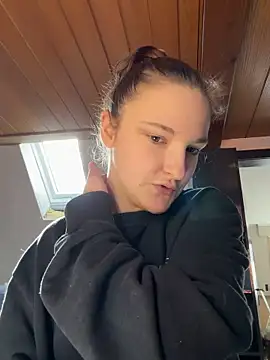 Snapshot of ViviLuu chatting on March 2026 10:43:01 AM ViviLuu online show from March 2026 10:43:01 AM