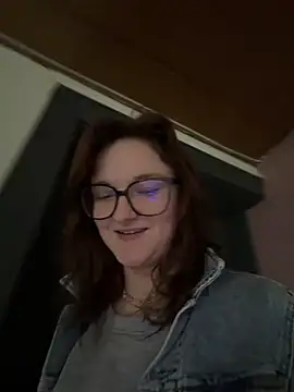 Snapshot of ViviLuu chatting on March 2026 03:40:01 PM ViviLuu online show from March 2026 03:40:01 PM