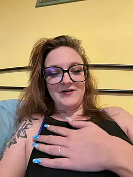 Snapshot of ViviLuu chatting on April 2026 04:23:01 PM ViviLuu online show from April 2026 04:23:01 PM