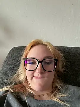 Snapshot of ViviLuu chatting on April 2026 10:02:01 AM ViviLuu online show from April 2026 10:02:01 AM