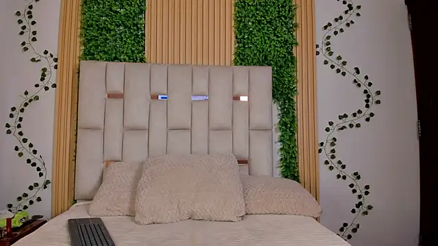 Emma Nmm online show from February 2026 07:45:01 PM