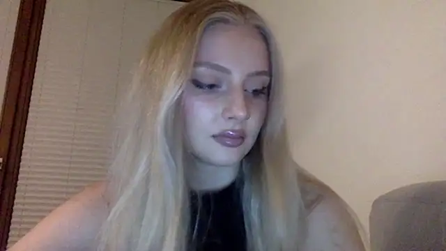 Snapshot of MayaWetDream chatting on March 2026 08:48:02 PM MayaWetDream online show from March 2026 08:48:02 PM