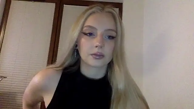 Snapshot of MayaWetDream chatting on March 2026 05:16:01 PM MayaWetDream online show from March 2026 05:16:01 PM