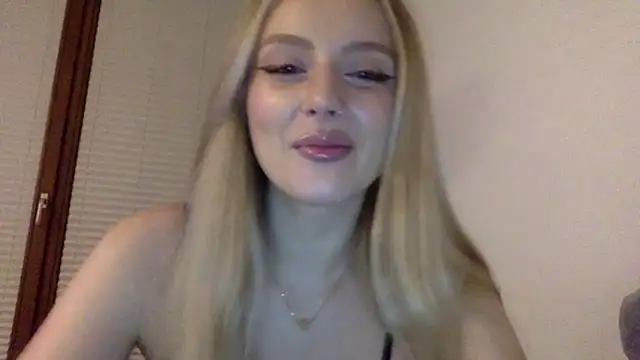 Snapshot of MayaWetDream chatting on March 2026 09:20:02 PM MayaWetDream online show from March 2026 09:20:02 PM