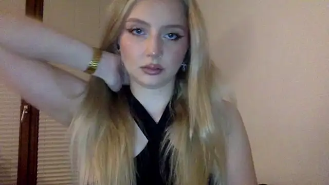 Snapshot of MayaWetDream chatting on March 2026 05:24:01 PM MayaWetDream online show from March 2026 05:24:01 PM