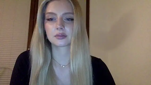 Snapshot of MayaWetDream chatting on April 2026 07:47:02 PM MayaWetDream online show from April 2026 07:47:02 PM