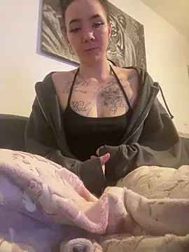 zoeelovee online show from February 2026 08:31:02 PM