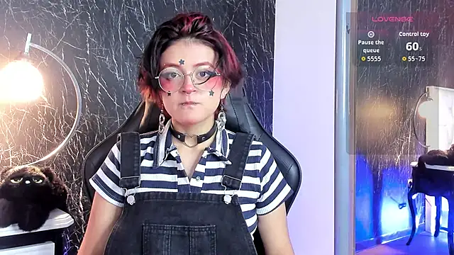 YuuMiko online show from April 2026 01:00:02 PM