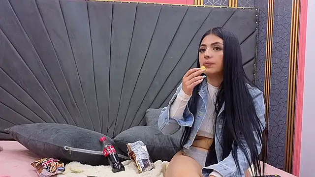 Snapshot of Julieta-Horny- chatting on March 2026 03:39:02 AM Julieta-Horny- online show from March 2026 03:39:02 AM