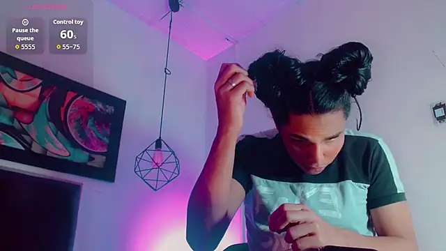 Snapshot of Zonce_shimer chatting on February 2026 03:47:01 AM Zonce shimer online show from February 2026 03:47:01 AM