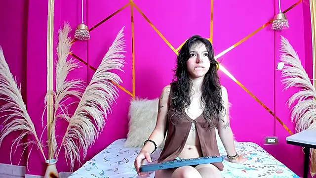 Snapshot of scarletdream5 chatting on April 2026 12:23:01 PM scarletdream5 online show from April 2026 12:23:01 PM