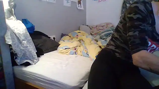 Snapshot of WildundJung chatting on November 2025 03:23:02 PM WildundJung online show from November 2025 03:23:02 PM