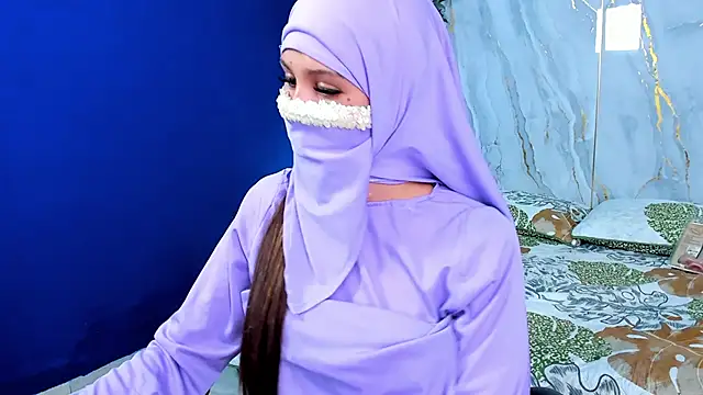 Snapshot of Zully_Amin chatting on April 2026 12:44:01 AM Zully Amin online show from April 2026 12:44:01 AM