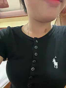 Snapshot of DoliceGirl2k chatting on April 2026 02:59:02 AM DoliceGirl2k online show from April 2026 02:59:02 AM