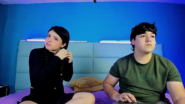 EmilyAndAndrew online show from February 2026 03:43:01 AM