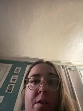 Snapshot of kayleighgirl chatting on May 2026 08:44:02 AM kayleighgirl online show from May 2026 08:44:02 AM