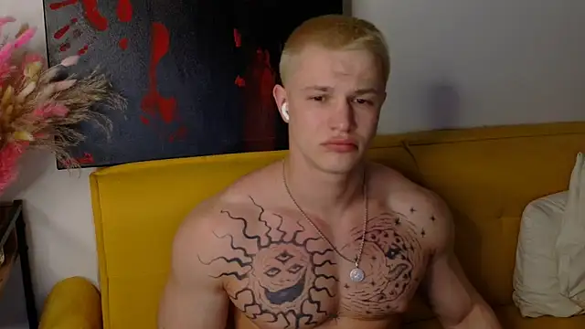 Snapshot of SterlingNoir chatting on April 2026 09:05:01 PM SterlingNoir online show from April 2026 09:05:01 PM