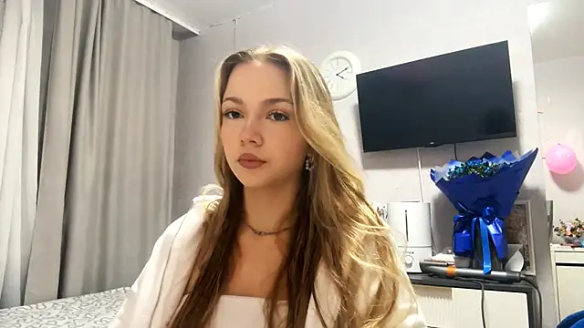 MilaSliger online show from February 2026 07:22:01 PM