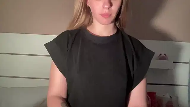 Snapshot of petiteetoile chatting on April 2026 04:55:01 PM petiteetoile online show from April 2026 04:55:01 PM