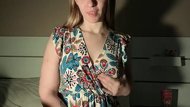 Snapshot of petiteetoile chatting on April 2026 11:47:01 AM petiteetoile online show from April 2026 11:47:01 AM