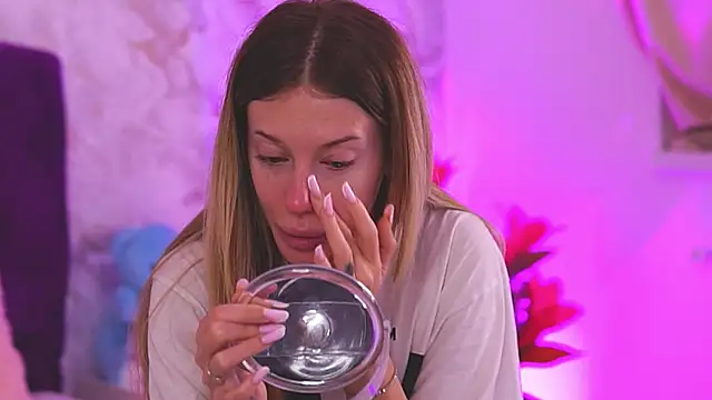 Snapshot of EllinaNuria chatting on February 2026 04:13:02 AM EllinaNuria online show from February 2026 04:13:02 AM