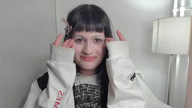 Snapshot of Maxi_mia_1 chatting on February 2026 01:37:01 PM Maxi mia 1 online show from February 2026 01:37:01 PM