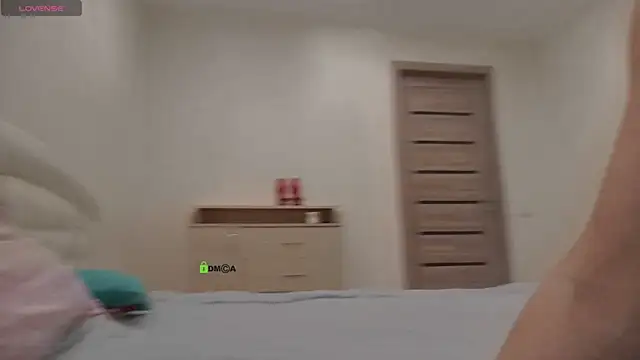 ShamlesssAdell online show from April 2026 07:44:01 PM