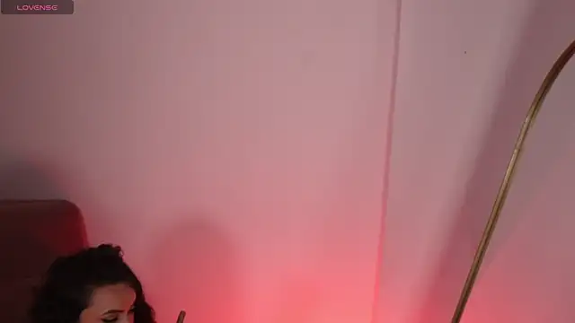 Snapshot of lara_bombshell_ chatting on April 2026 02:00:02 AM lara bombshell online show from April 2026 02:00:02 AM