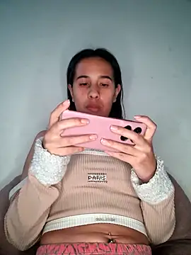 Snapshot of kittyluna_ chatting on April 2026 06:44:02 AM kittyluna online show from April 2026 06:44:02 AM