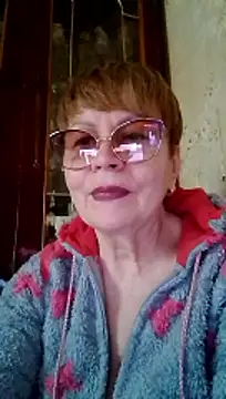 Snapshot of SophieBurns chatting on April 2026 11:45:02 AM SophieBurns online show from April 2026 11:45:02 AM