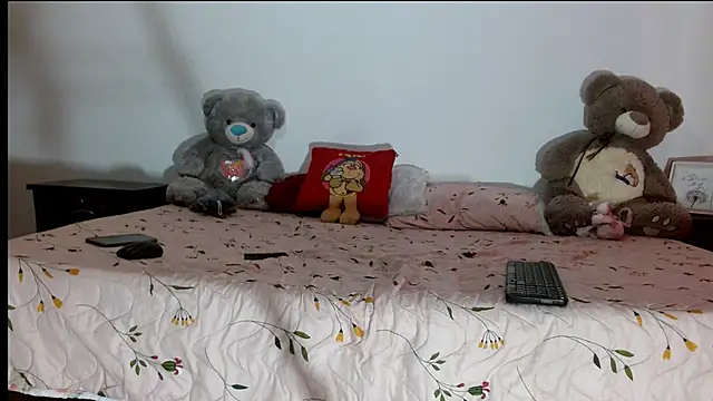 Snapshot of karolsweetvagi chatting on April 2026 06:05:02 PM karolsweetvagi online show from April 2026 06:05:02 PM