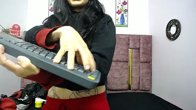 FRANCESCA LOVE  online show from April 2026 07:34:01 AM