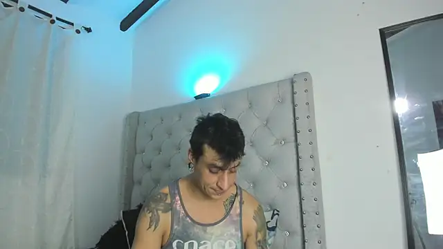 Snapshot of SkinnyDevil12 chatting on February 2026 03:40:02 AM SkinnyDevil12 online show from February 2026 03:40:02 AM